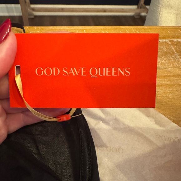 Valeria Dress/God Save Queens - Picture 5 of 15